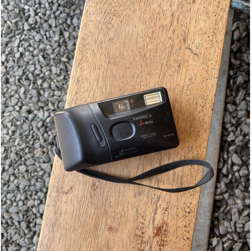 kamera analog yashica j-mini