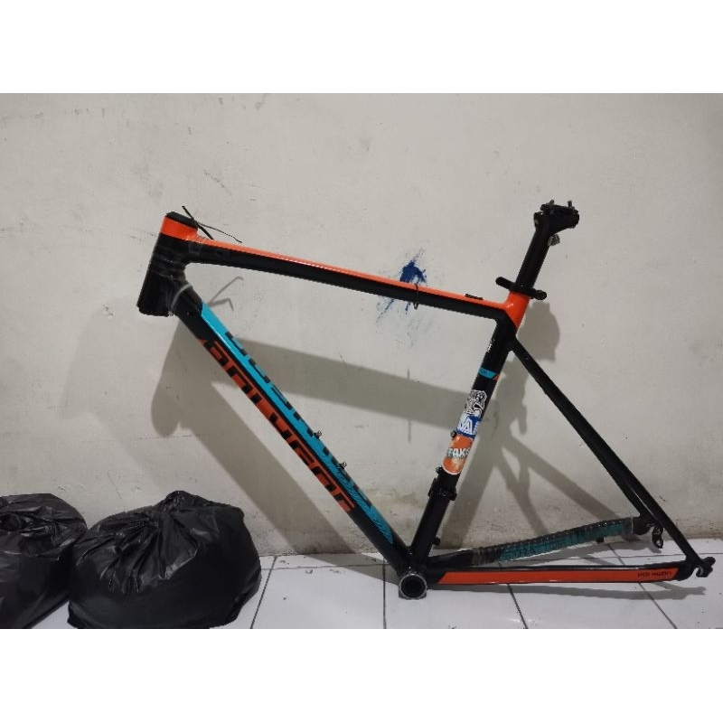 frame strattos s2 2019 size M