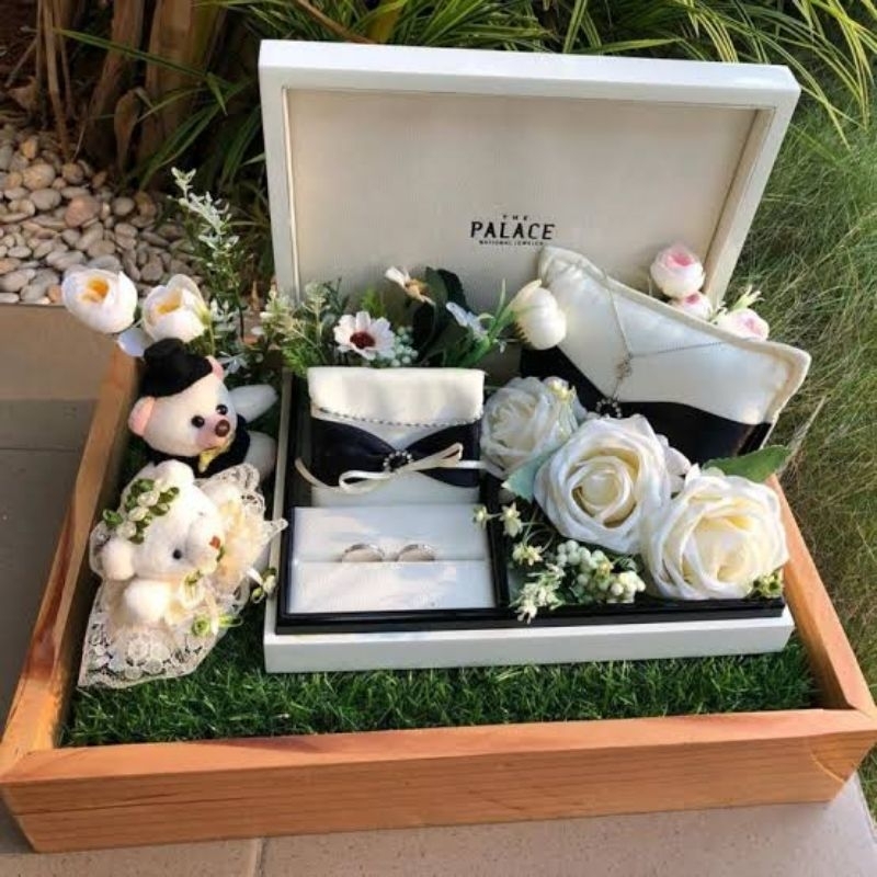 sale box/kotak perhiasan wedding ring the palace jewellery cocok untuk hantaran/gift, seserahan, new