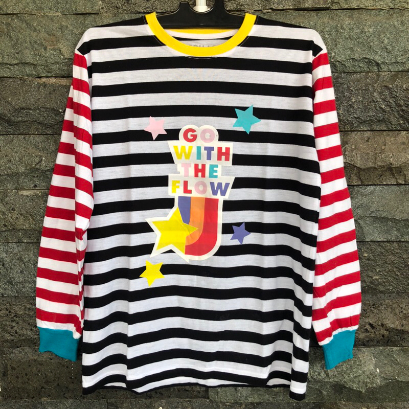 PRELOVED KAOS COLLAGE KIT LD 110cm KONDISI MASIH BAGUS