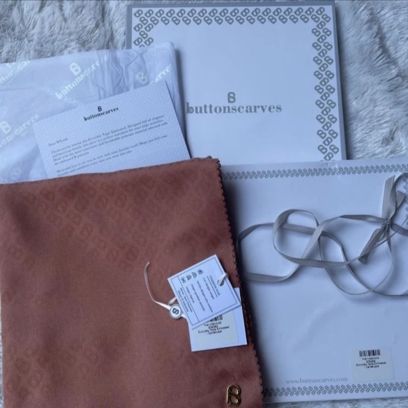 Preloved Buttonscarve Everyday Tapis Embossed - Cantaloupe (Harga NETT disc Jumat)