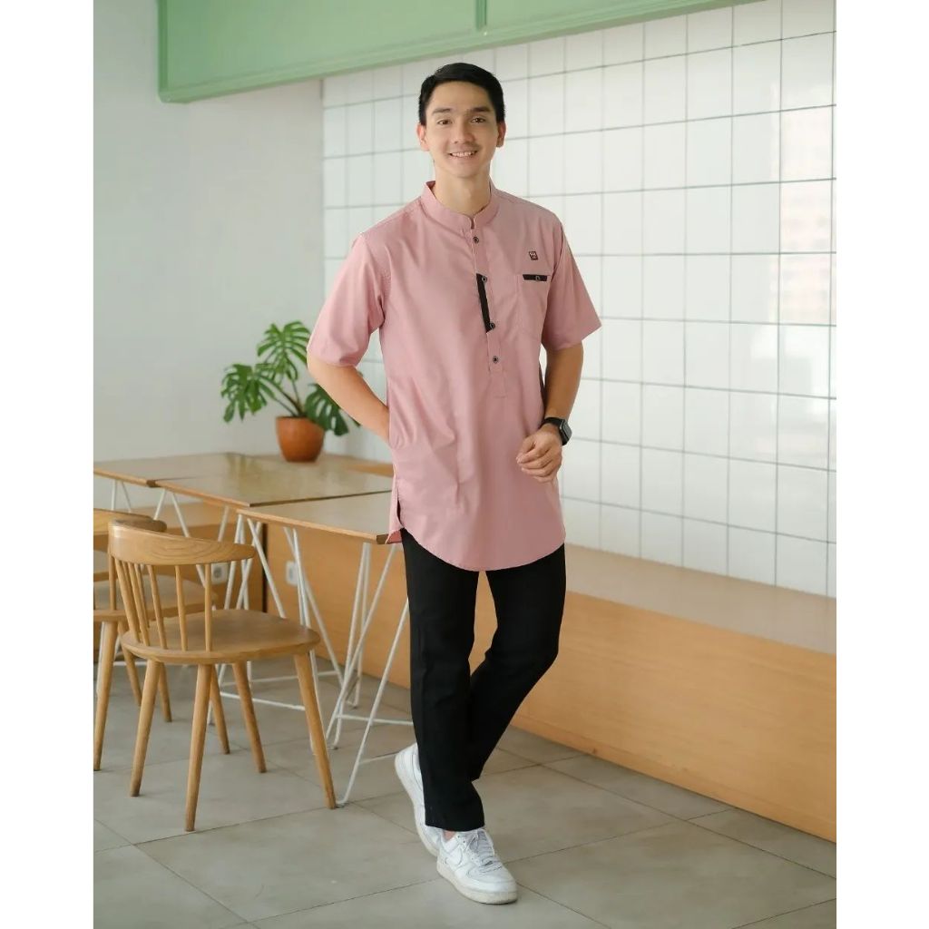 Baju koko kurta pria dewasa lengan pendek warna mauve motif polos fashion muslim terbaru 2024
