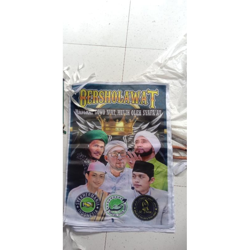 BENDERA SYEKHERMANIA BERSHOLAWAT