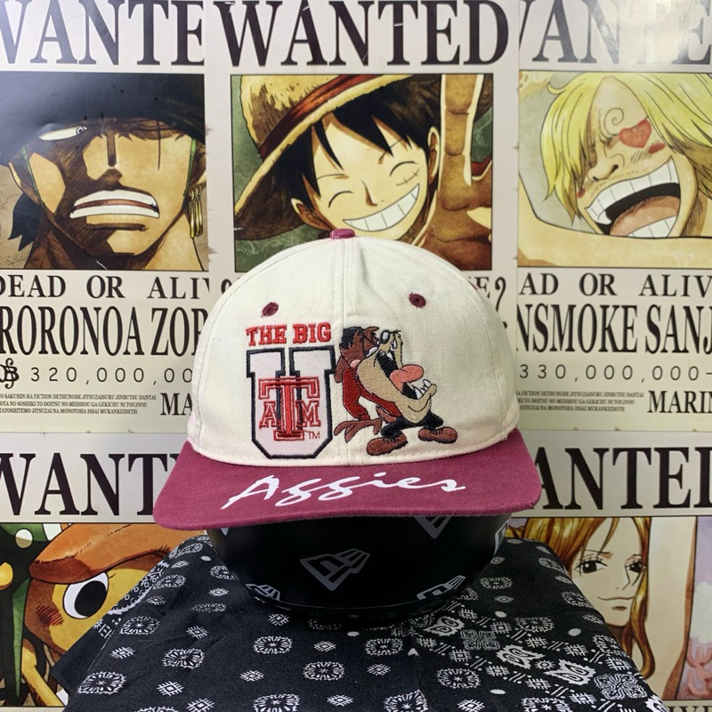 Topi Vintage Looney Tunes X NCAA Texas A&M Aggies Football