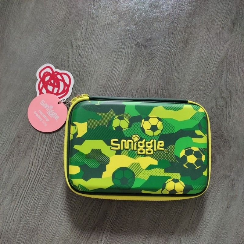 

Tempat Pensil Smiggle Bola Green
