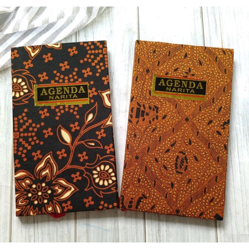 

AGENDA NARITA MOTIF BATIK ISI 60 LEMBAR UK 19X11CM