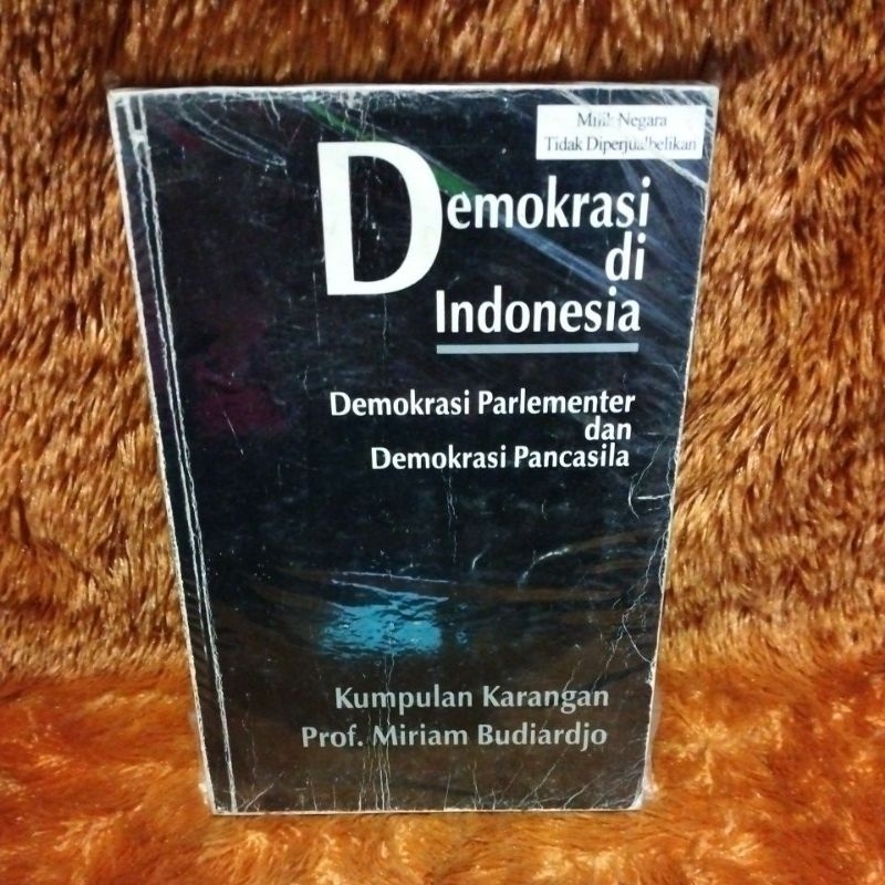 buku demokrasi di indonesia - kumpulan karangan prof.miriam budiardjo