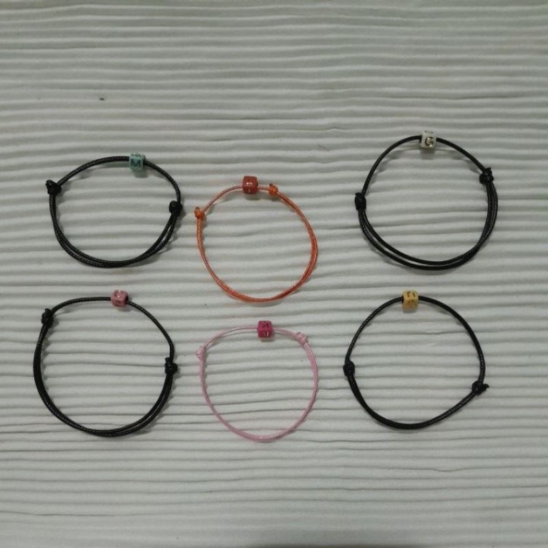 Gelang tali inisial huruf aesthetic
