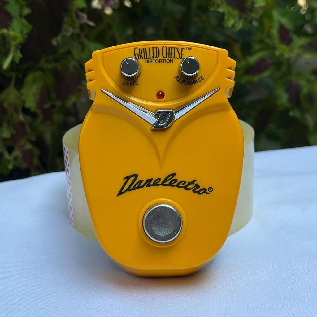 Danelectro Grilled Cheese Distortion n boss mxr tc electronic jhs gfi