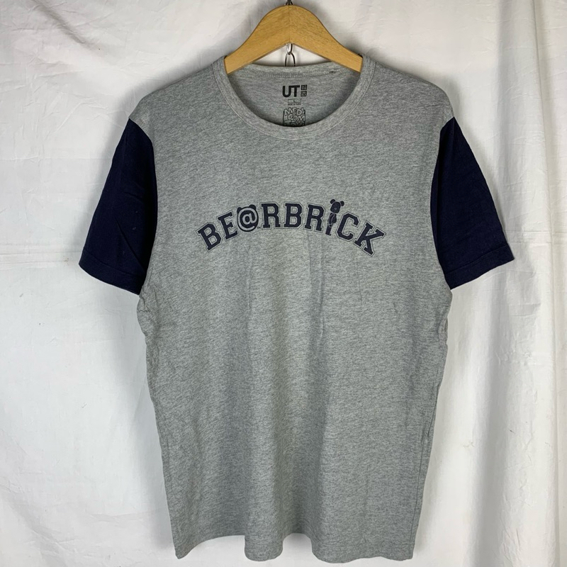 kaos uniqlo medicomtoy bearbrick