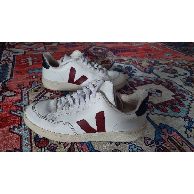 Preloved Sepatu Veja V-12 Earth Edit