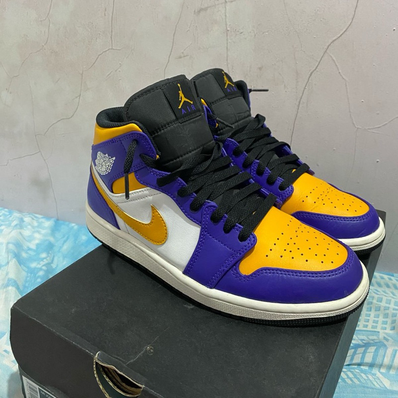 Air Jordan 1 Mid Lakers