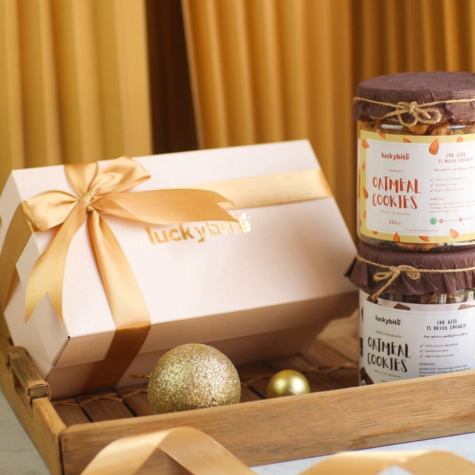 

PALING AMPUH Hampers Gift Box Kado Semi Hardbox Oatmeal Cookies 2 Jar FREE Greeting Card Pita Bubble Wrap LUCKYBITE