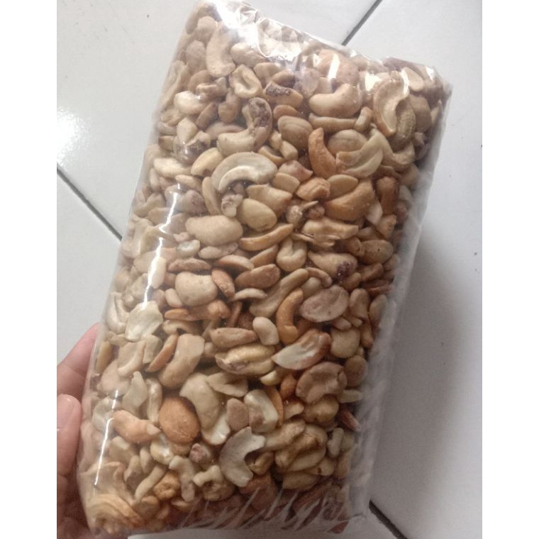 

BAYAR DITEMPAT kacang Mede pecahan mentah 1kg