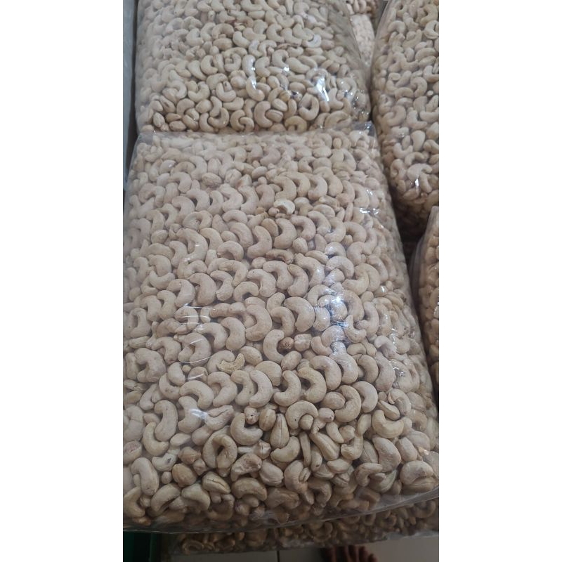 

kacang mede utuh super jumbo 1kg mentah