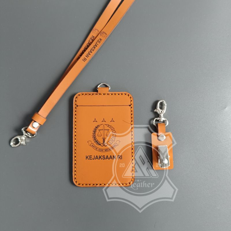 

Name Tag Kulit Asli / Id Card Holder Custom Nama dan Logo / Name Tag Kulit Custom