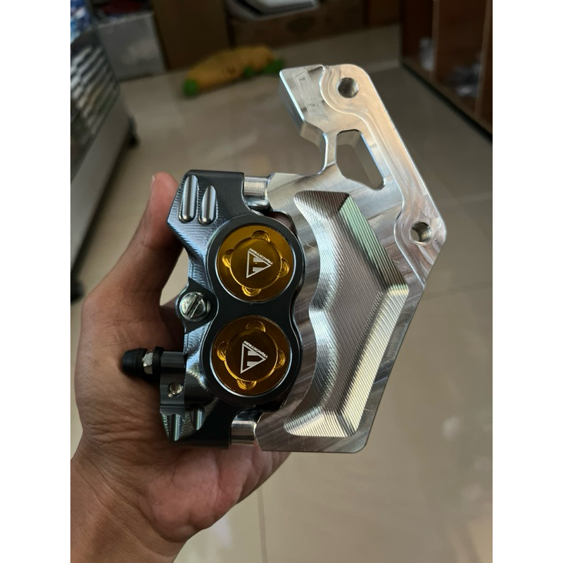 KALIPER FORMULA 4 PISTON CNC TAD RACING TRACKTION