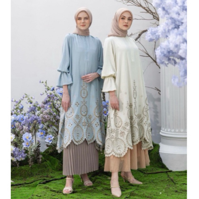 Preloved Savannah Tunik Snow Heaven Lights