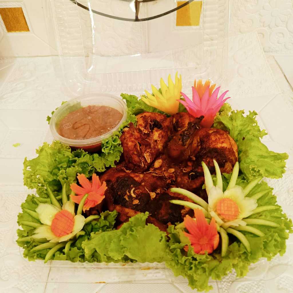 

Ayam bekakak / Ayam ingkung utuh 1 ekor.untuk selamatan,khitanan,pernikahan,dll 100 % fresh dan HALAL