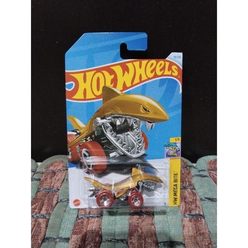 shark bite hotwheels gold mega bite