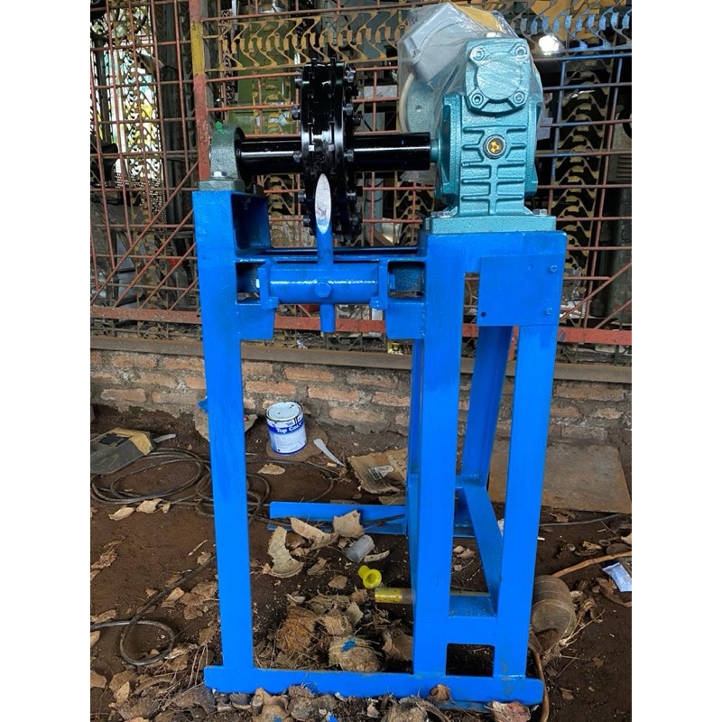 Mesin kupas batok kelapa