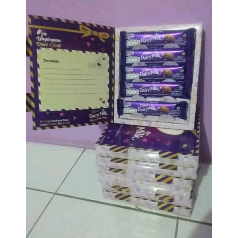 

Splash gift box coklat Cadbury 3grbucket Silverqueen 28grbucket Cadbury 3gr