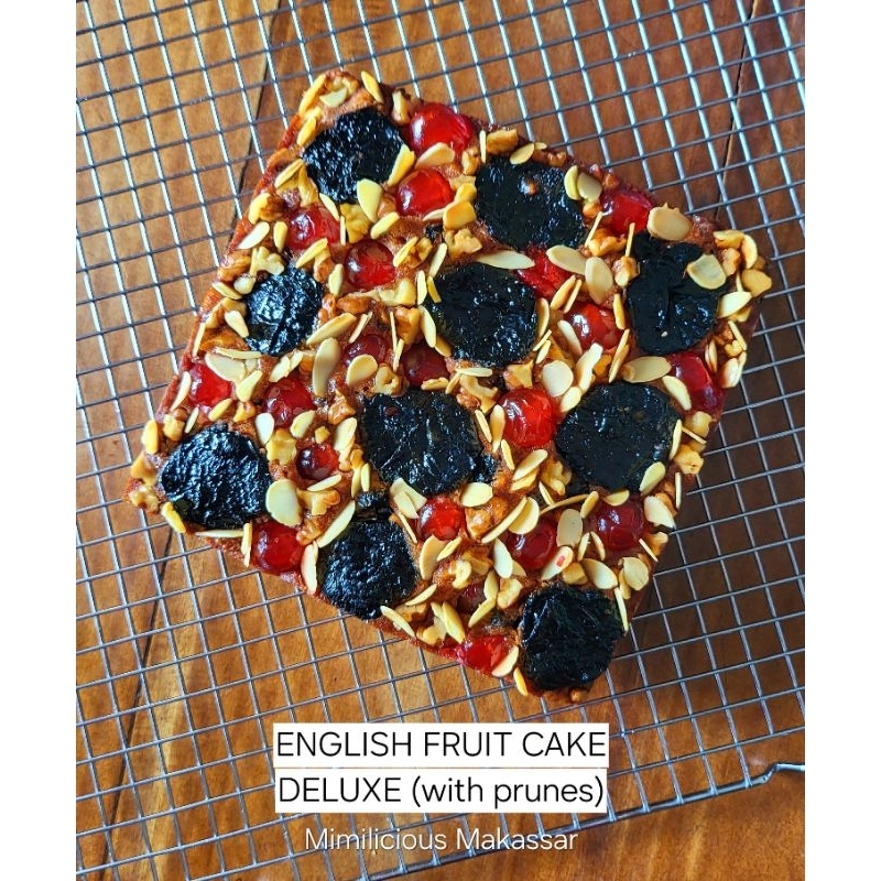 

ENGLISH FRUIT CAKE DELUXE (WITH PRUNES)