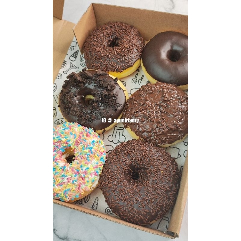 

Donat Biasa Topping Ukuran Besar Per 1 buah