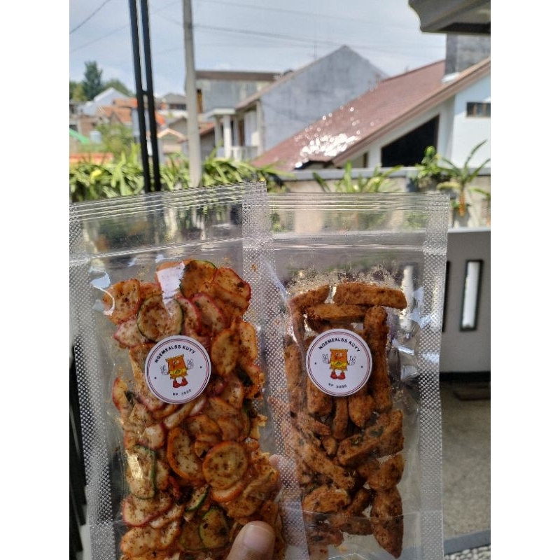 

Basreng, Kerupuk seblak, Kripik Kaca,Cimol ORI,dengan variasi rasa pedas dan original.