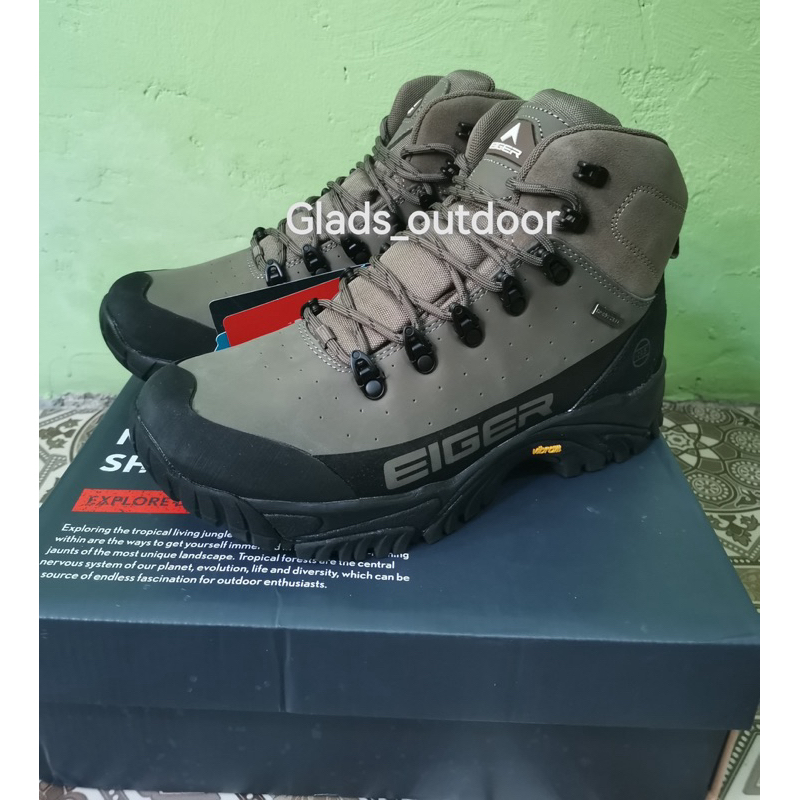 sepatu eiger Plum size 42 baru