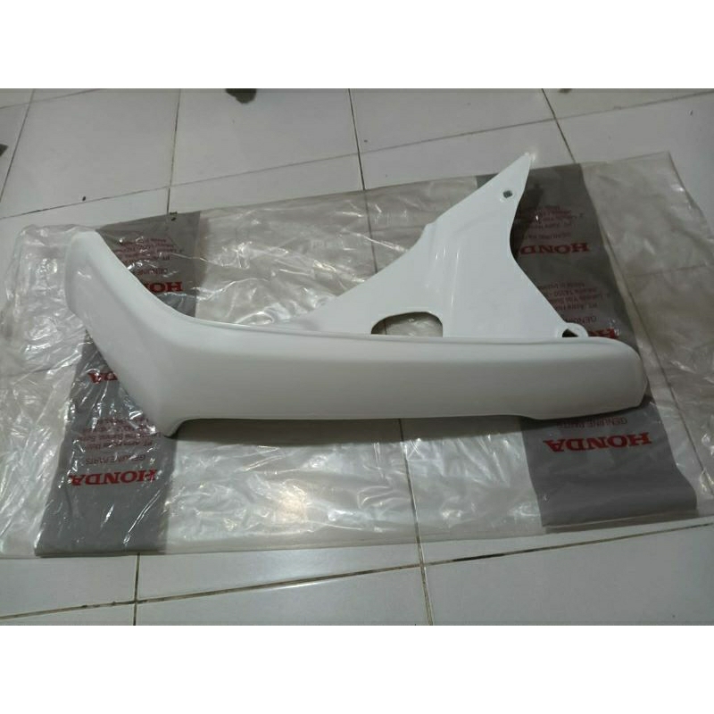 COD cover sayap luar legshield leksii body luar KIRI PUTIH Honda grand ORIGINAL ASLI putih kiri hond