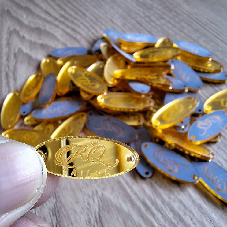 (1 Hari Jadi) LABEL HIJAB AKRILIK/LABEL AKRILIK BRAND HIJAB CUSTOM/LABEL BAJU/MERK/LOGO/BRAND/LOGO J