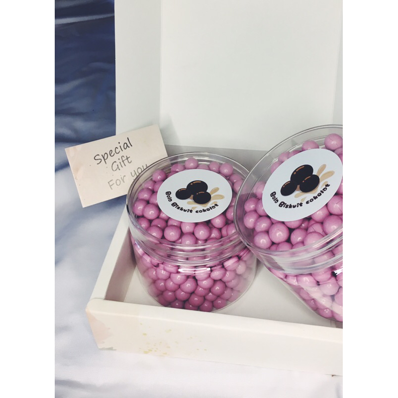 

BOLA BISKUIT COKELAT