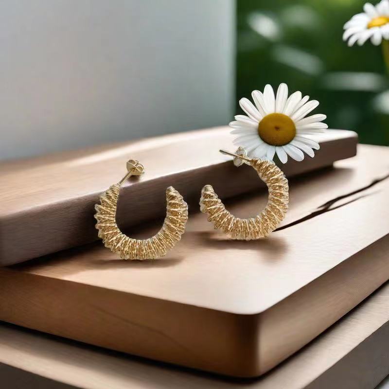 【BOBOCLUB】Anting emas muda berbentuk bulan, perhiasan anting logam titanium gaya Korea dewasa anti k