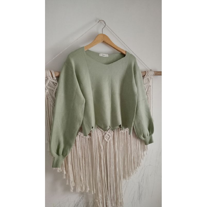 green knit sweater kutub rajut lengan balon crop