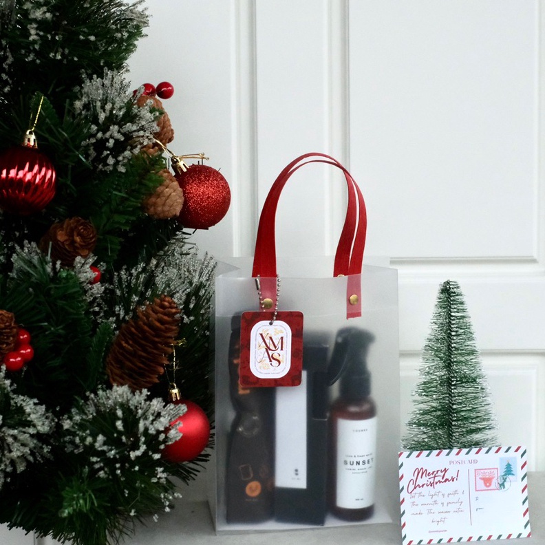 

Terlaris Today HAMPERS CHRISTMAS YOUNDE X MELTS transparant bag