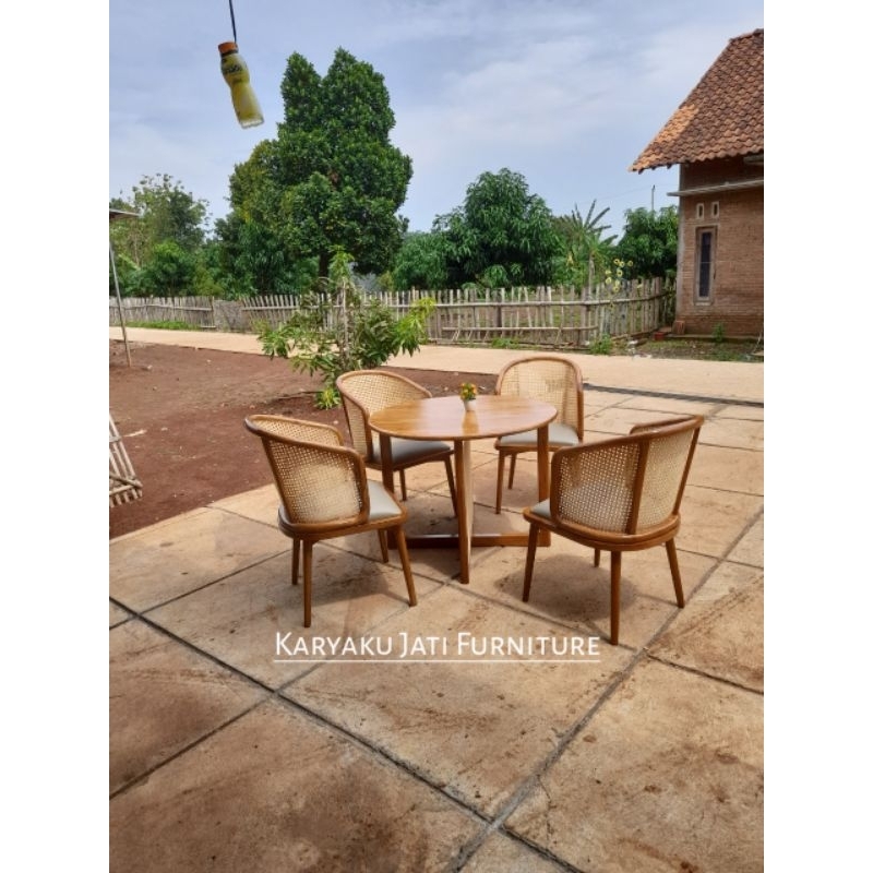 Set Meja Makan Rotan + 4 Kursi Rotan Jok Busa Empuk