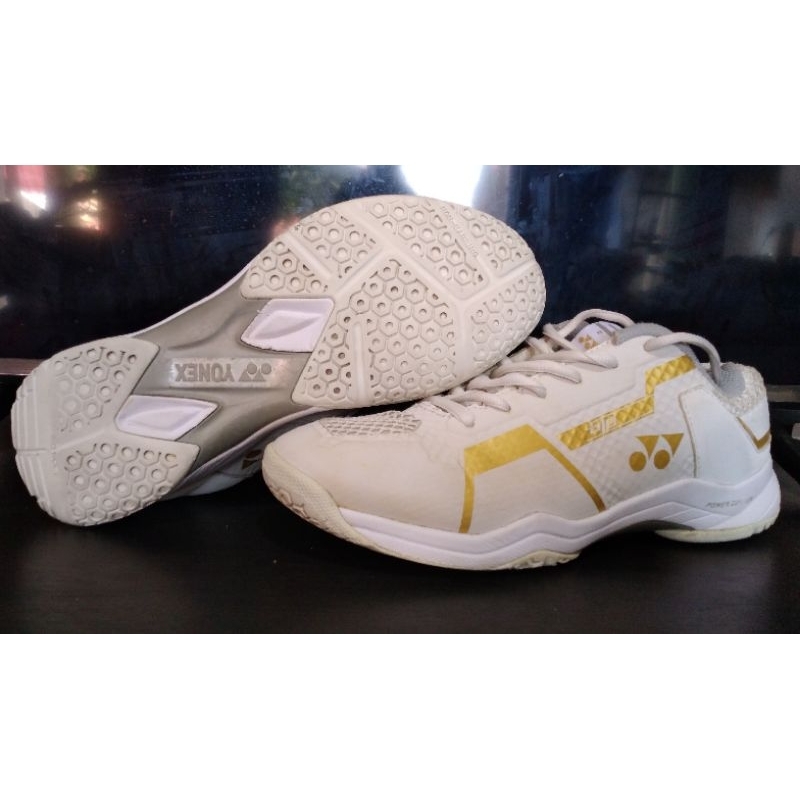 sepatu badminton second original YONEX SHB610CR size 40