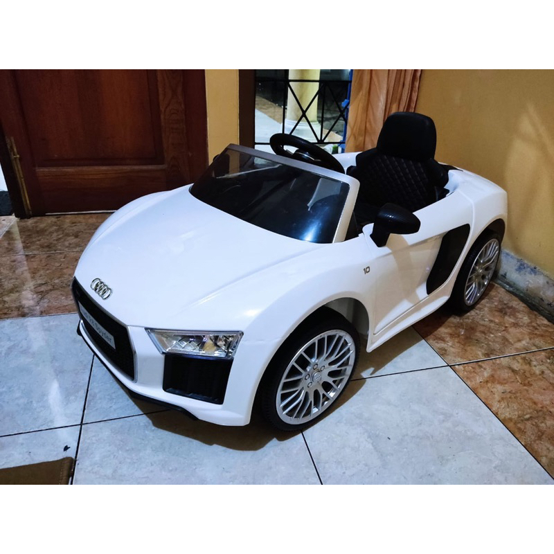 mobil aki pliko audi r9 spyder lisensi