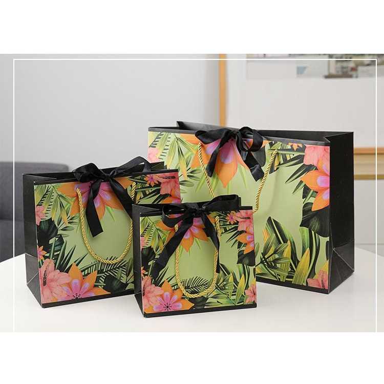 

Ready Paperbag Motif Floral Hijau Hitam Orange Kantong Hadiah Impor Premium/PAPERBAG HIJAU BUNGA OREN