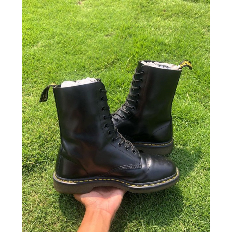 DR Martens 1490 Black Smoth