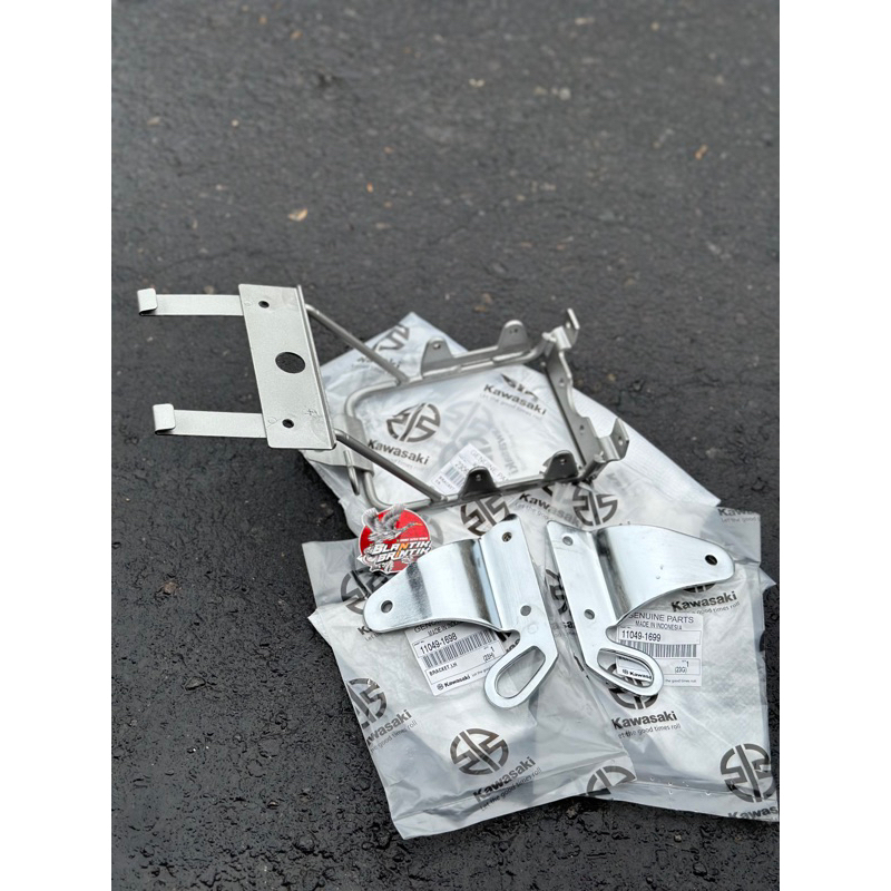 Pangkon Lampu breket lampu ninja R SS original set se paket gambar kupingan lampu ninja dudukan lamp