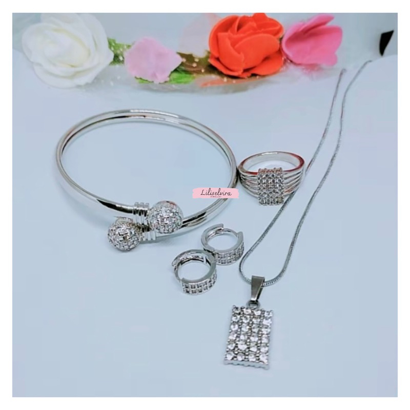 terbaru satu set perhiasan silver motif kotak mewah