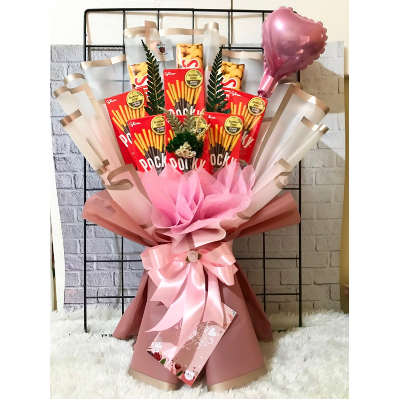

Buket Hadiah isi Coklat Silverqueen dan pocky bouquet silverqueen pocky murah hadiah Wisuda sidang ulang tahun birthday anniversary Valentine valentin Hari Guru