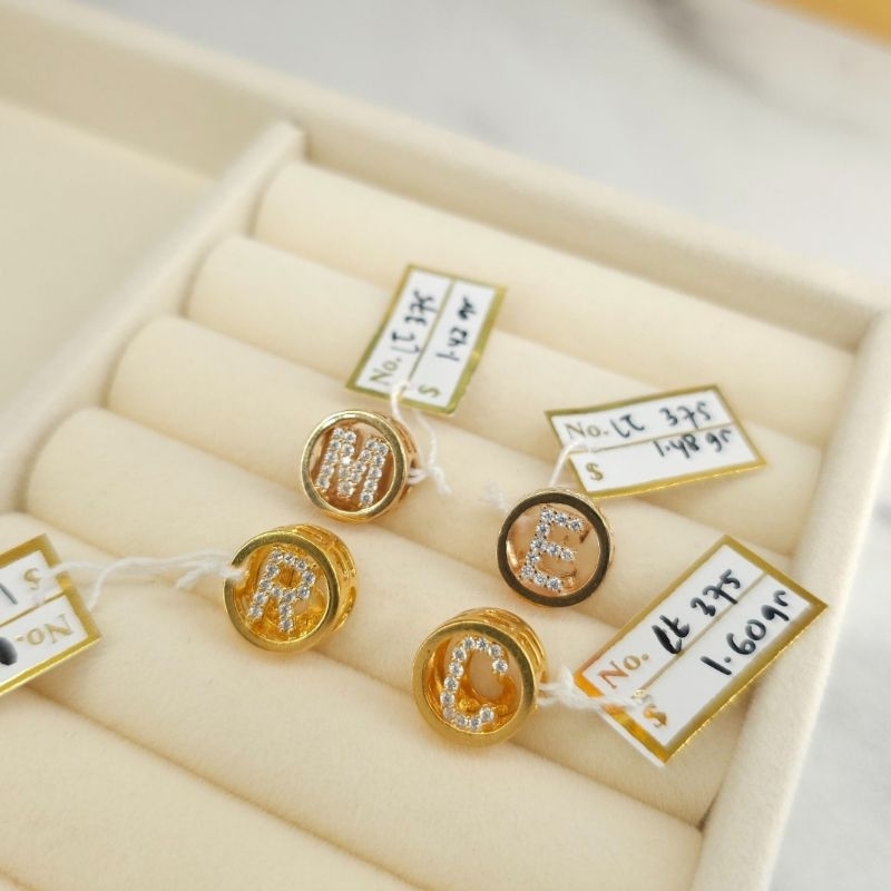 Liontin Bulat Inisial Emas 8 Karat