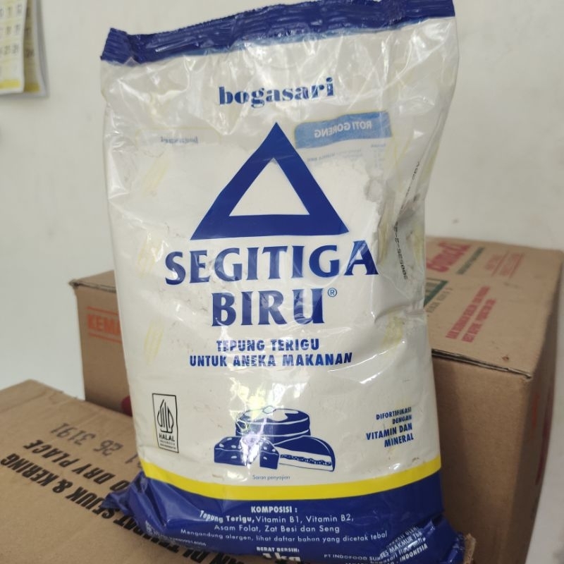

Tepung terigu segitiga biru 1 kg