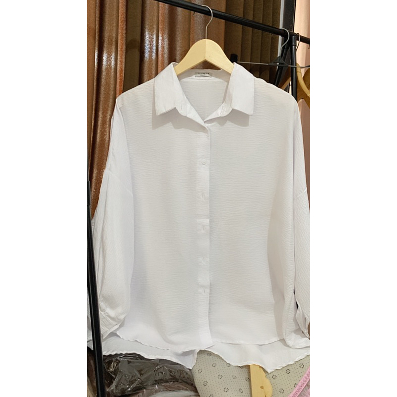 Kemeja putih oversize