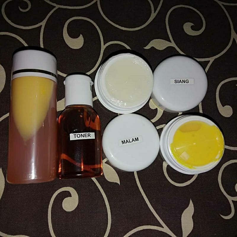 CREAM WAJAH GLOWING PAKET ORIGINAL 15GR - (TANPA MERCURY DAN HYDROQUINONE)