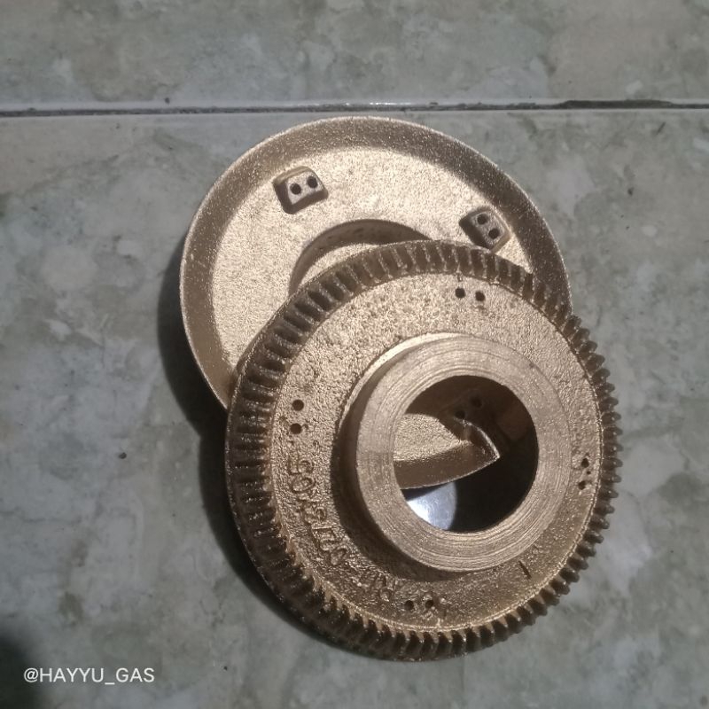 Burner tanggung burnernya kompor gas merek rinnai tipe 602 dan 712.... bahannya terbuat dari alumini