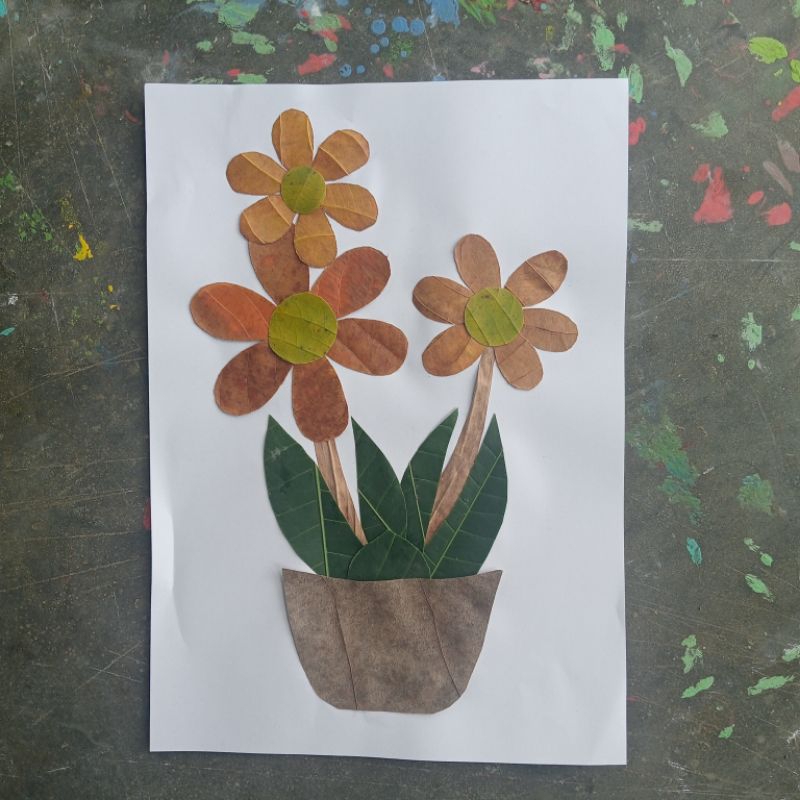 Kolase Daun Kering Tema Bunga